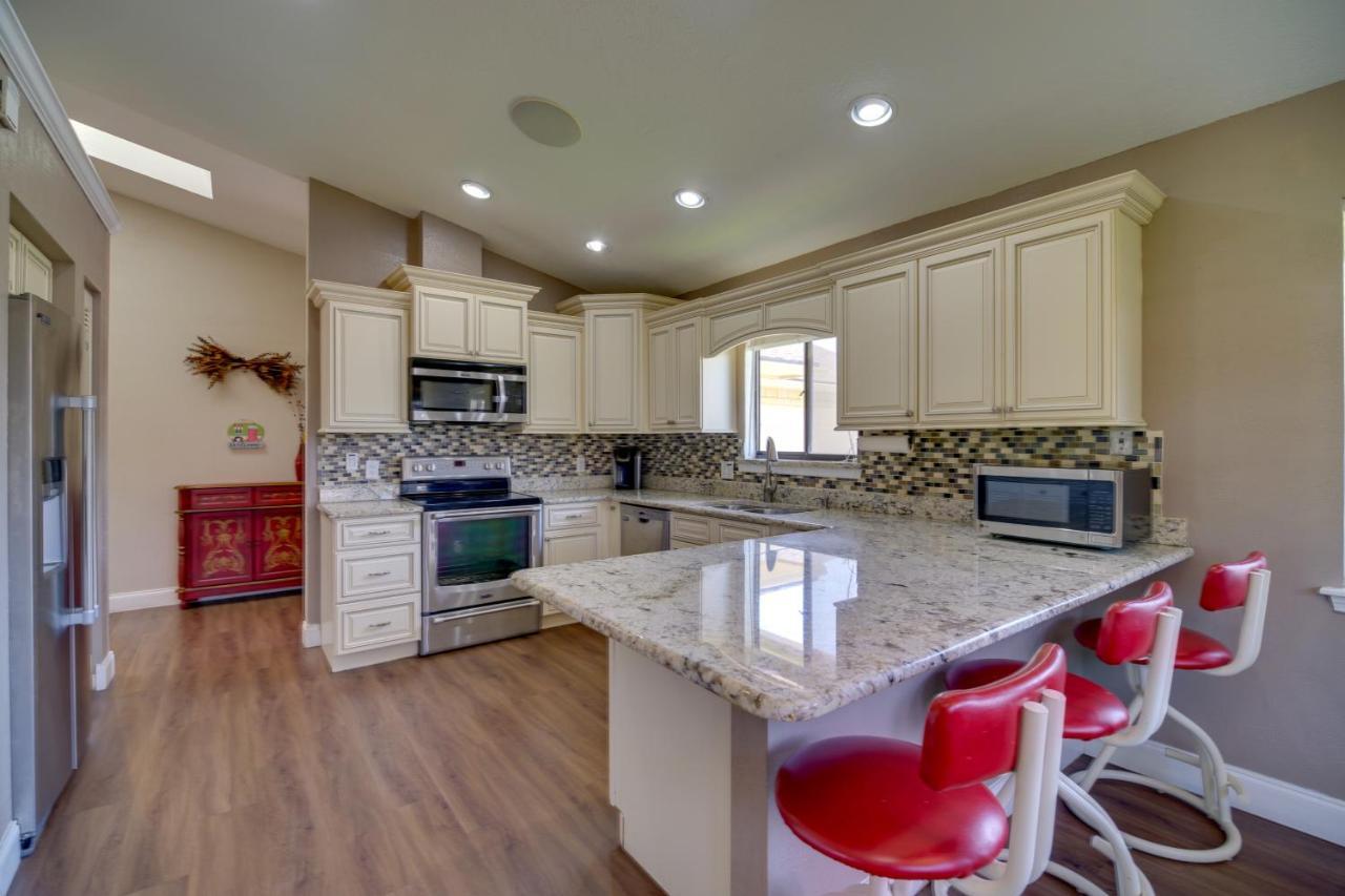 Lakewood Park Retreat On Fairway - 4 Mi To Beach! Exterior photo